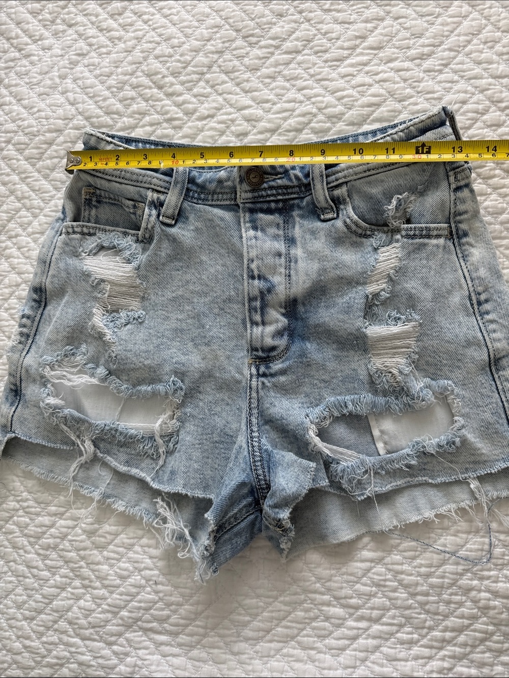 Hollister Faded Light Blue Distressed High Waist Denim Shorts Size W26 / 3 Beach - Picture 8 of 16